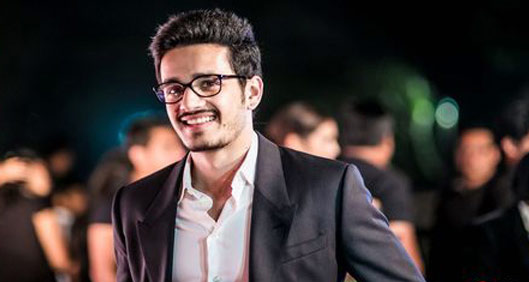 akhil akkineni,akhil second movie,hanu raghavapudi,vikram kumar,14 reels  ఇంతకీ అఖిల్‌ రెండో చిత్రం ఎవరితో..?